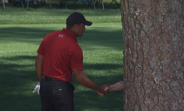 Tiger Woods shaking hands with Verne Lundquist at the Masters.