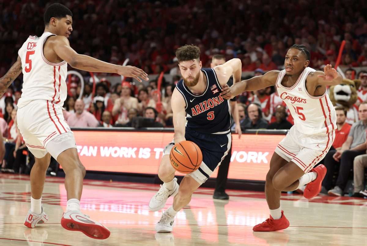 Feb 21, 2026; Houston, Texas, USA; Arizona Wildcats guard Anthony Dell'orso (3) splits the defense of Houston Cougars center Chris Cenac Jr. (5) and guard Mercy Miller (25) in the first half at Fertitta Center. Mandatory Credit: Thomas Shea-Imagn Images